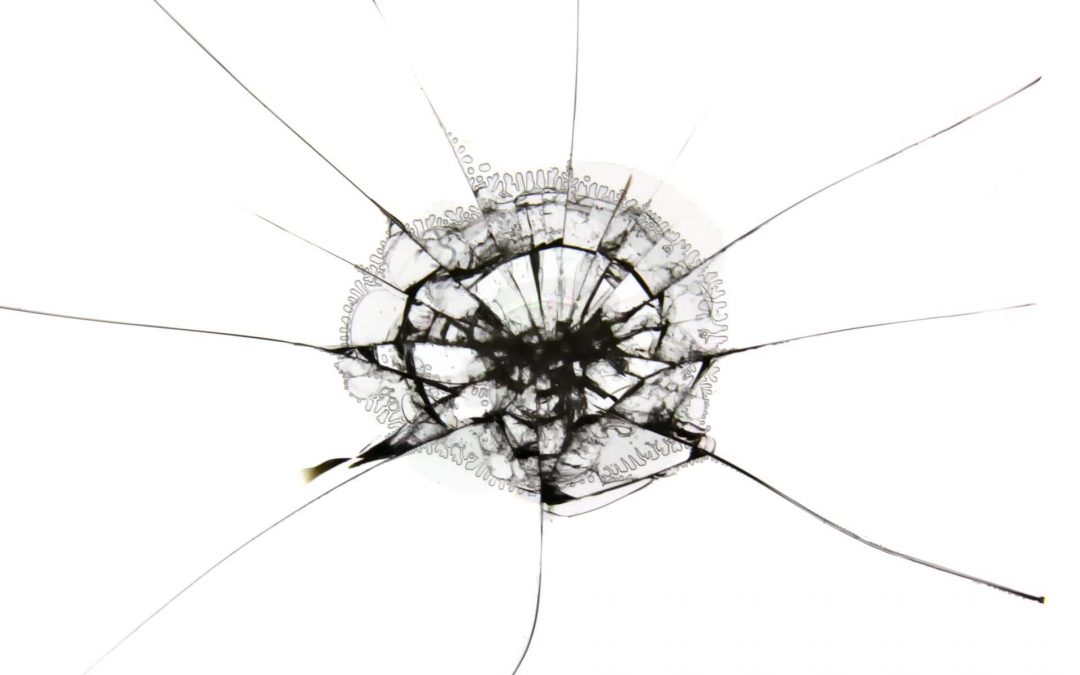 5 signes qui indiquent qu’il est temps de faire remplacer votre pare-brise!